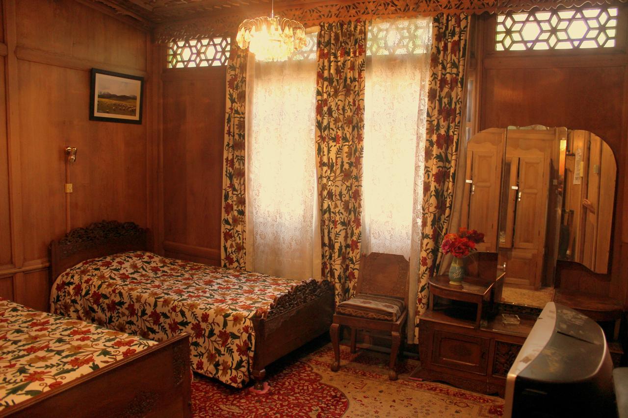ホテルMorning Star Group Of Houseboats Srīnagar エクステリア 写真
